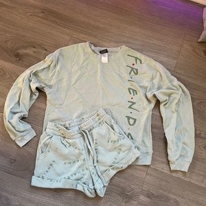 Friends short and long sleeve set.
